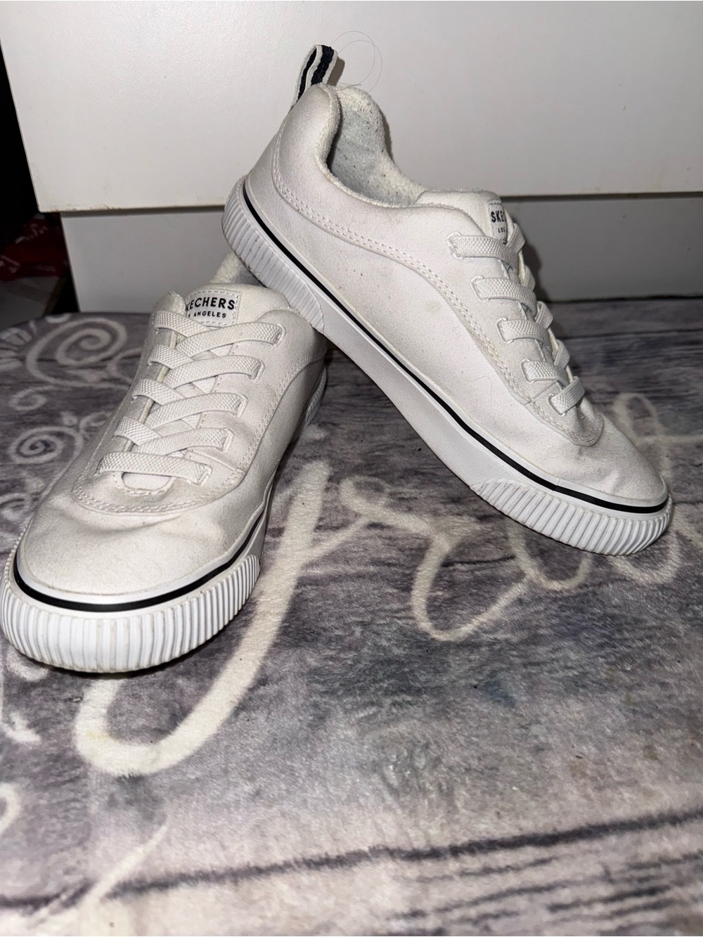 Skechers womens V'lites 2 Round the Edge White Slip In sneakers white Sz 7.5